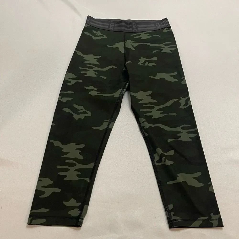 Good American Size 2 M Medium Green Camouflage Crop Leggings Athletic